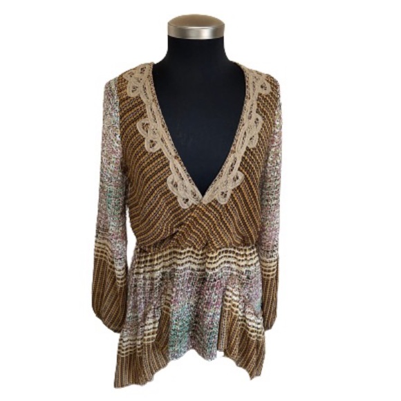 gimmicks by BKE Buckle Floral and Lace Boho Tunic Top Size Small - Picture 1 of 10